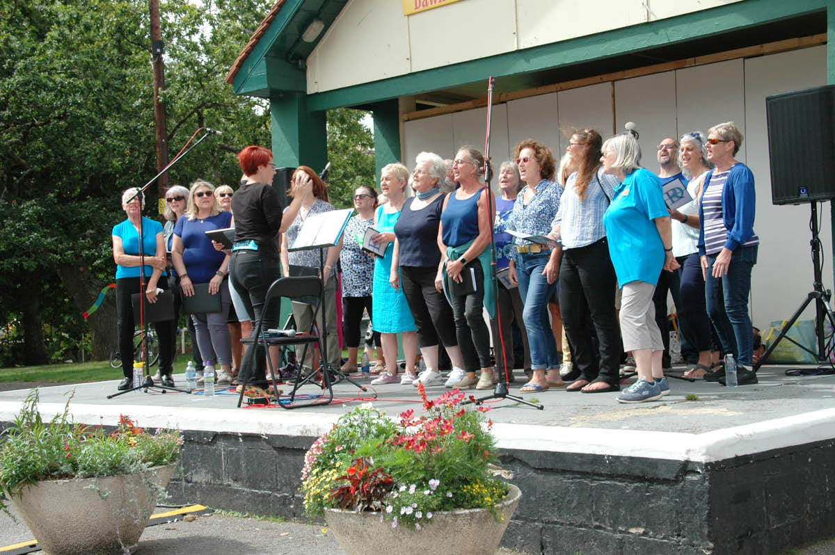 Dawlish Celebrates Carnival 2023 - Dawlish Rockwaves